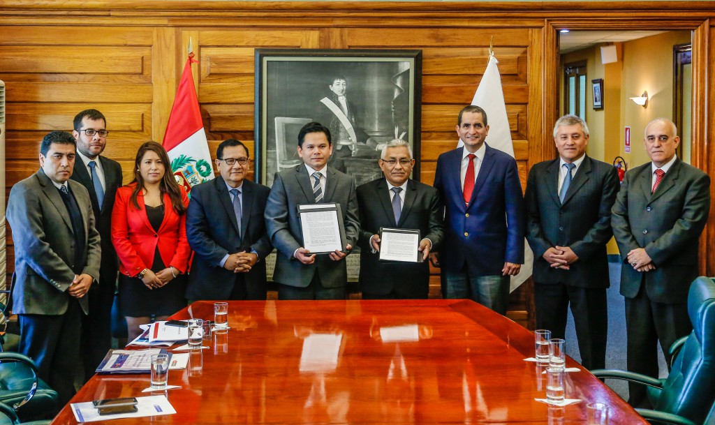 ministro-dalessio-participa-de-la-firma-del-convenio-de-cooperacin-internacional-entre-el-hospital-hiplito-unanue-y-la-organizacin-sociosensalud_26927186119_o_2