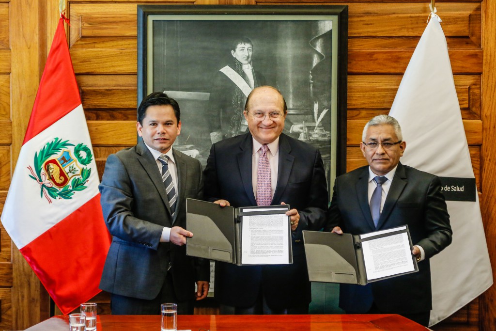 ministro-dalessio-participa-de-la-firma-del-convenio-de-cooperacin-internacional-entre-el-hospital-hiplito-unanue-y-la-organizacin-sociosensalud_37814935325_o_2